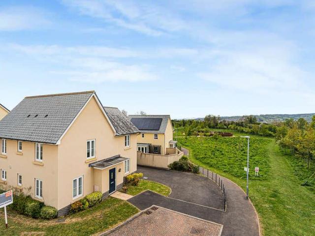 4 bed house for sale