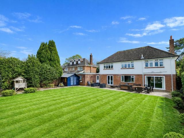 4 bed house for sale