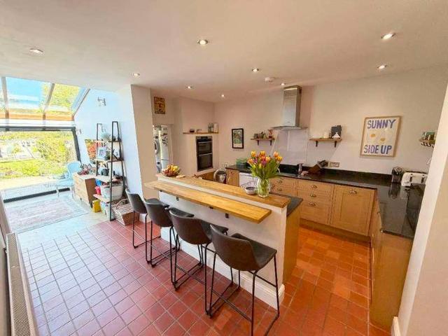 4 bed house for sale