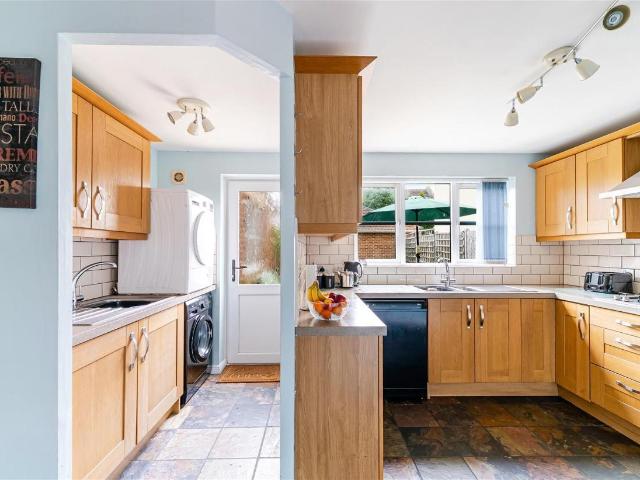 4 bed house for sale