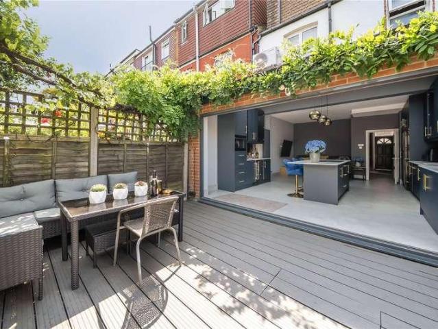 4 bed house for sale