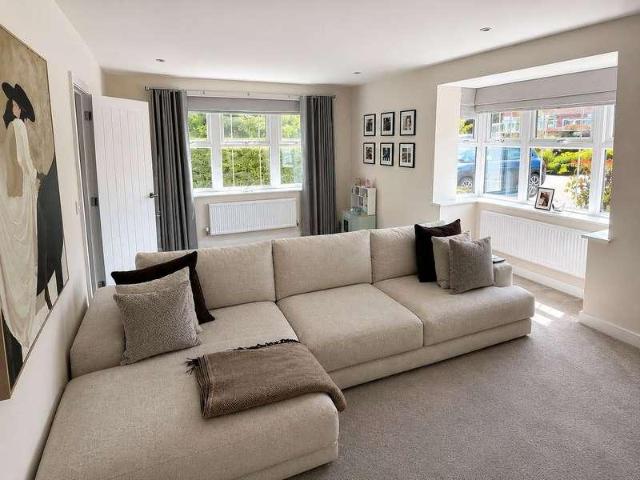 4 bed house for sale