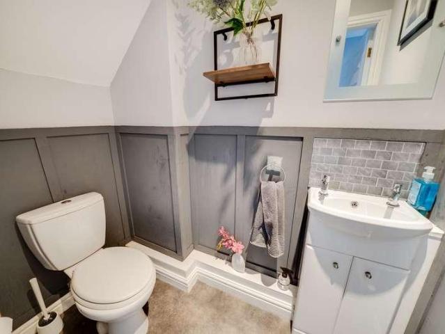 4 bed house for sale