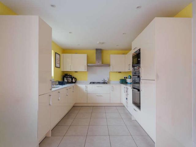 4 bed house for sale