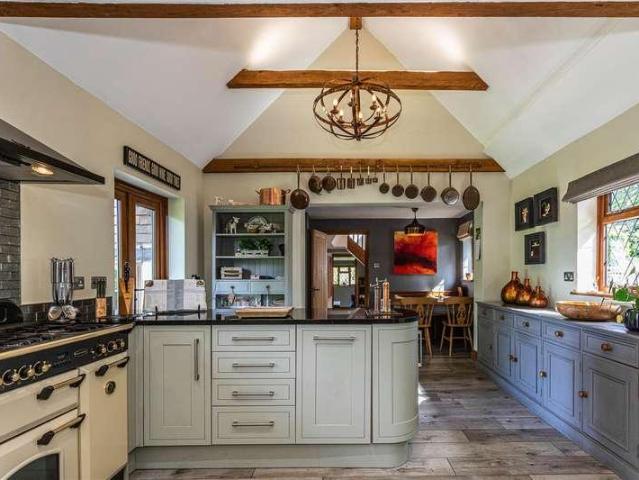 4 bed house for sale
