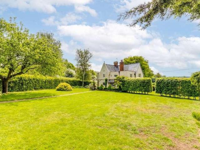 4 bed house for sale