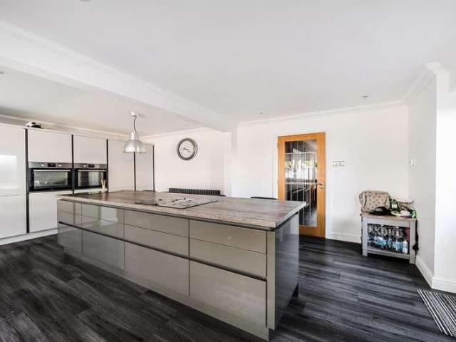 4 bed house for sale