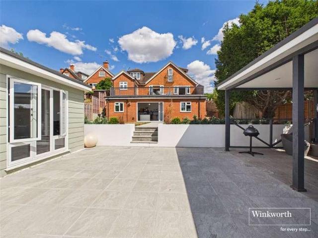 4 bed house for sale