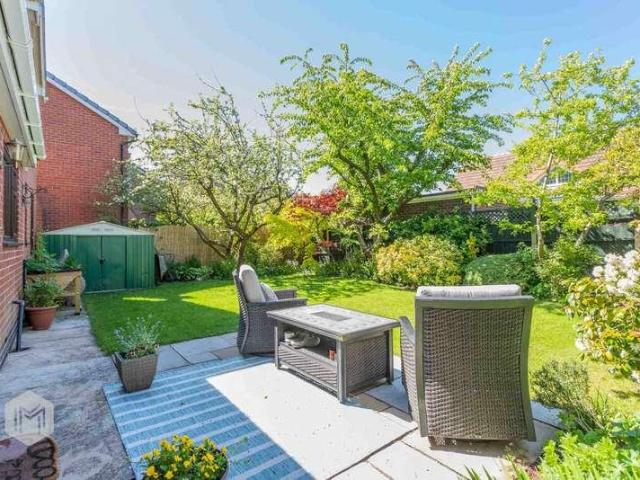 4 bed house for sale