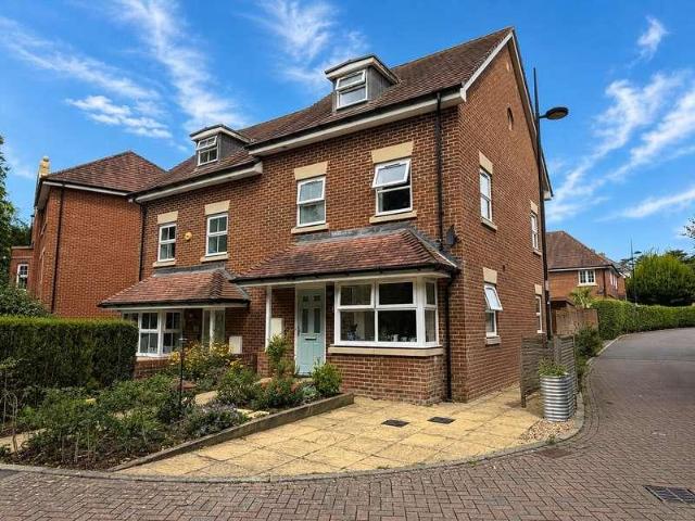 4 bed house for sale