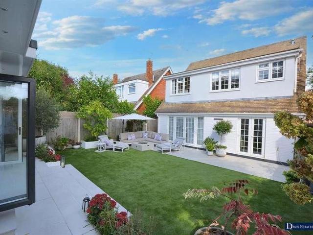 4 bed house for sale