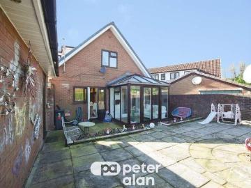 4 bed house for sale