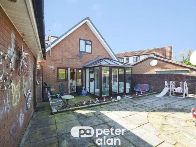 4 bed house for sale