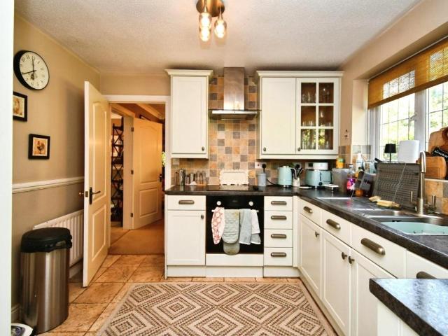 4 bed house for sale