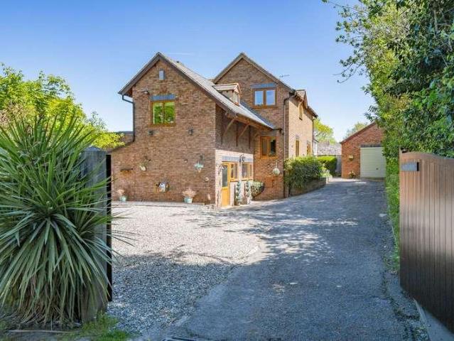 4 bed house for sale