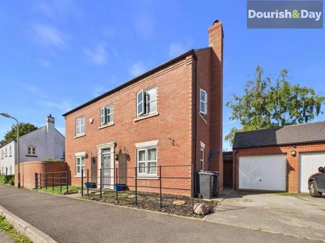 4 bed house for sale
