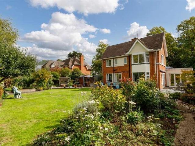 4 bed house for sale