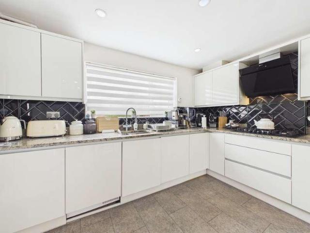 4 bed house for sale