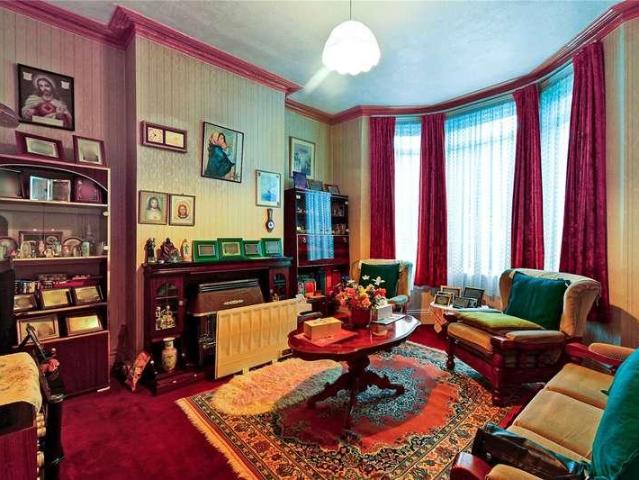 4 bed house for sale