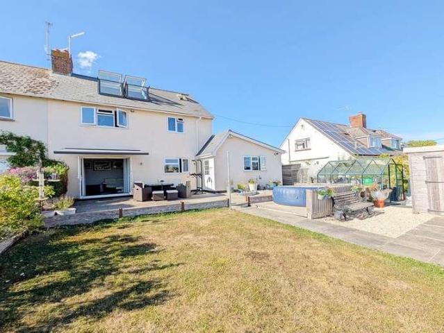 4 bed house for sale