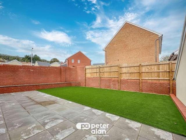 4 bed house for sale