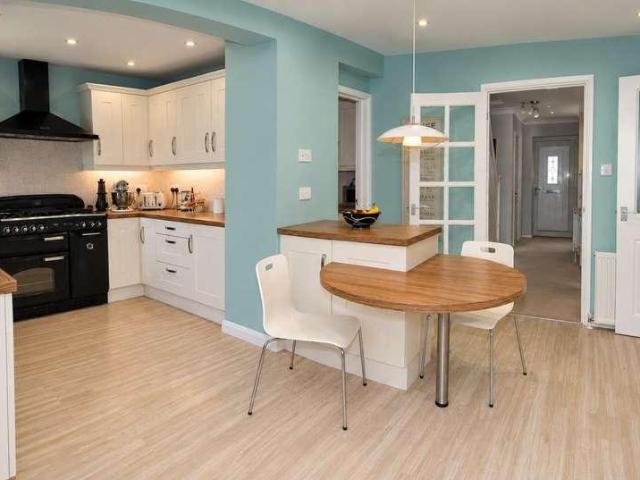 4 bed house for sale