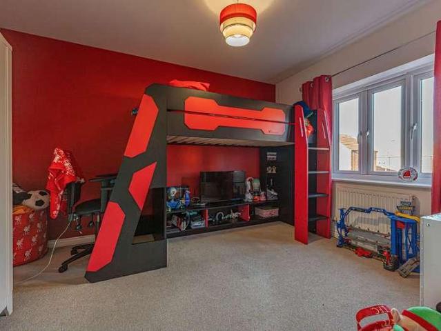 4 bed house for sale