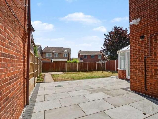 4 bed house for sale