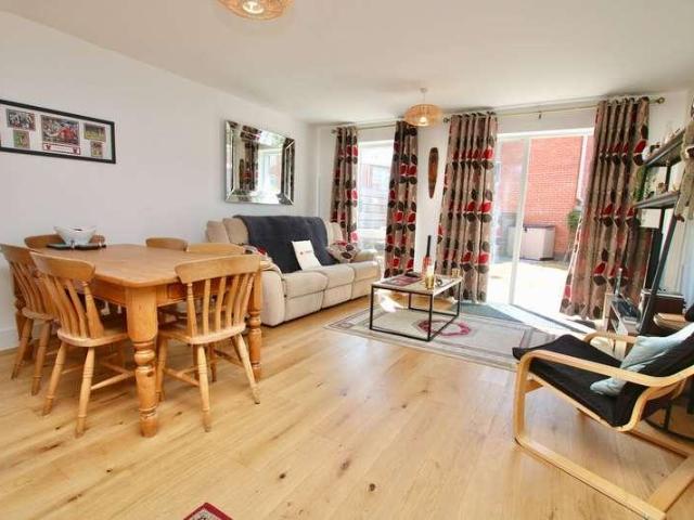 4 bed house for sale