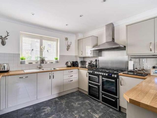 4 bed house for sale
