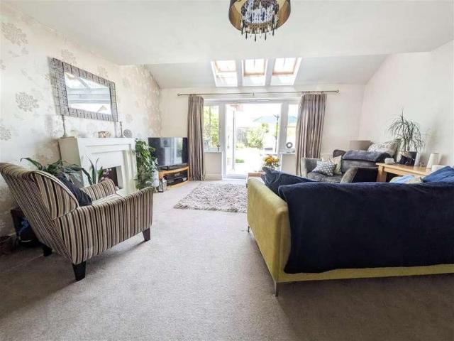 4 bed house for sale