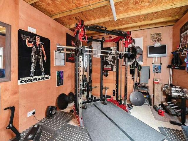 4 bed house for sale