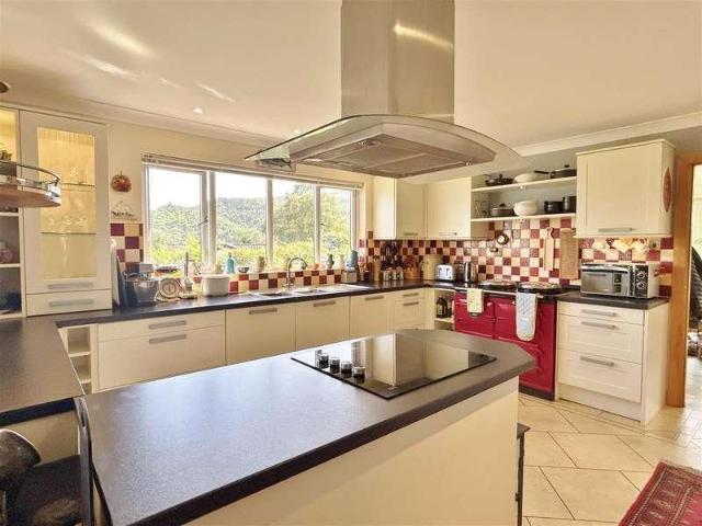 4 bed house for sale