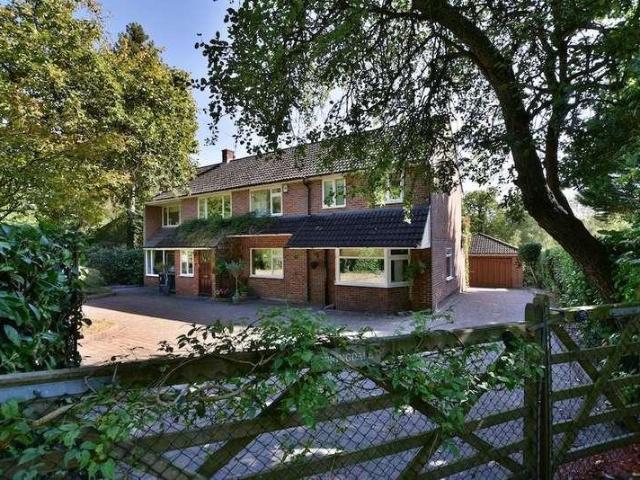 4 bed house for sale