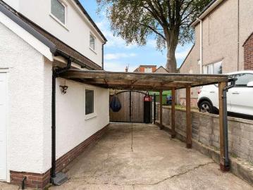 4 bed house for sale