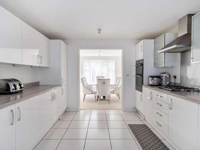 4 bed house for sale
