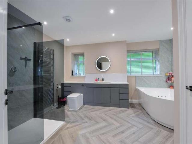 4 bed house for sale