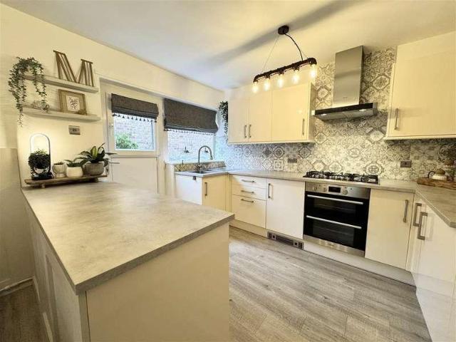 4 bed house for sale