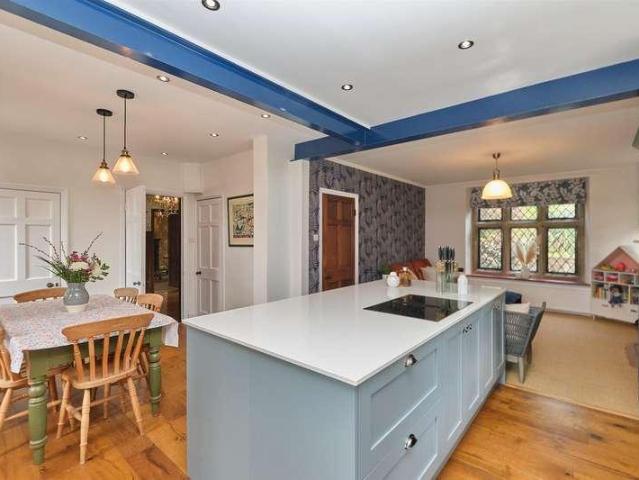 4 bed house for sale