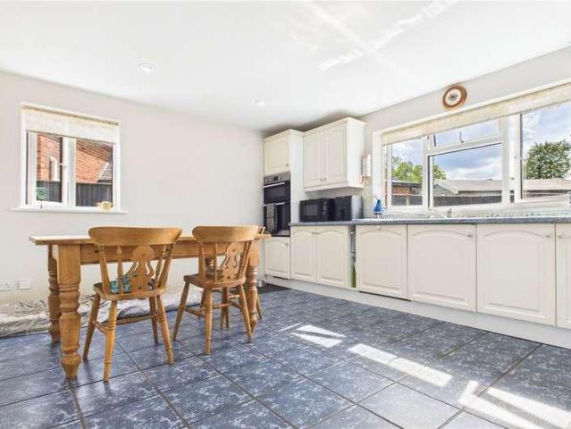 4 bed house for sale