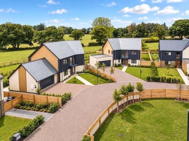 4 bed house for sale