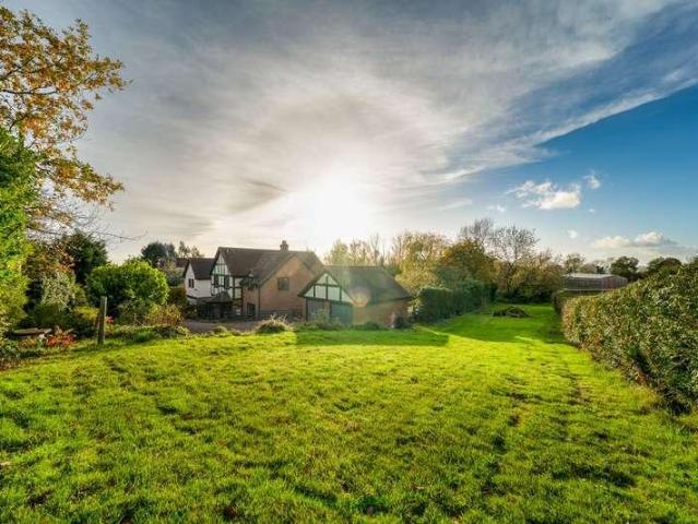 4 bed house for sale