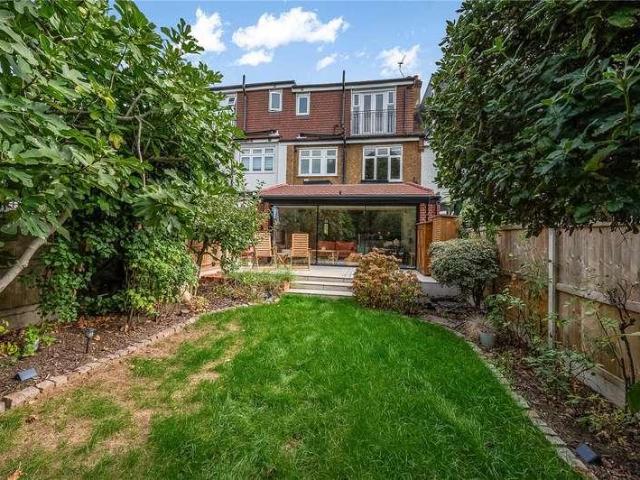 4 bed house for sale