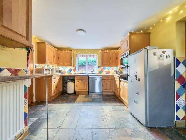 4 bed house for sale
