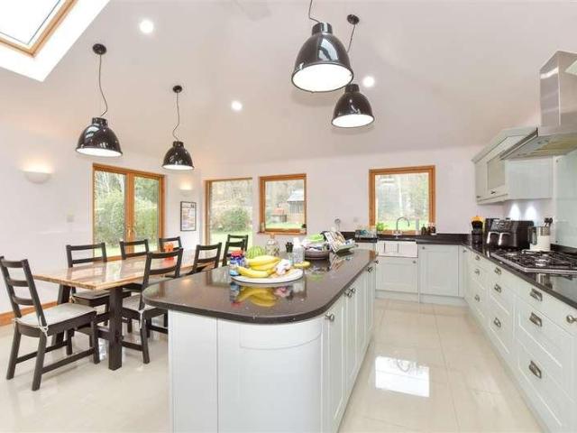 4 bed house for sale