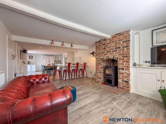 4 bed house for sale