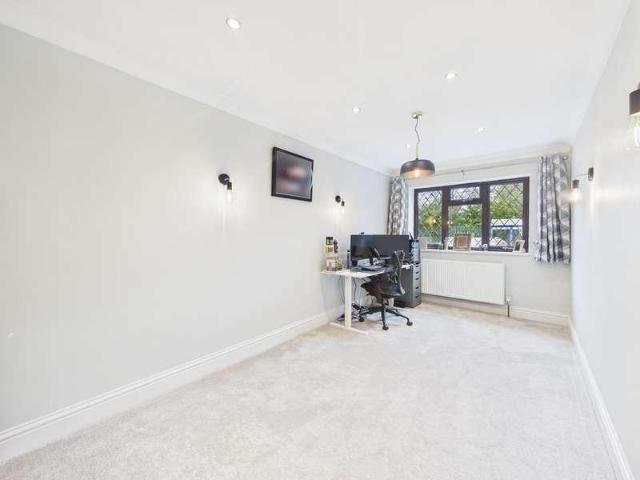 4 bed house for sale