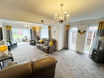 4 bed house for sale