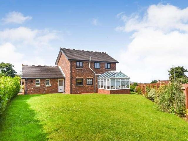 4 bed house for sale