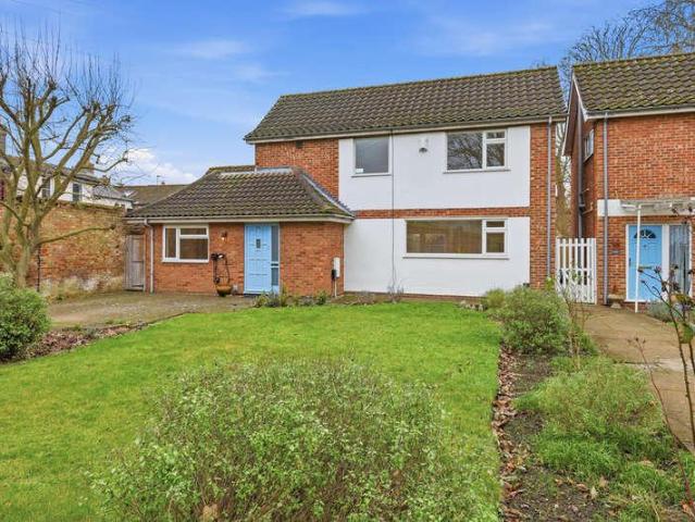 4 bed house for sale